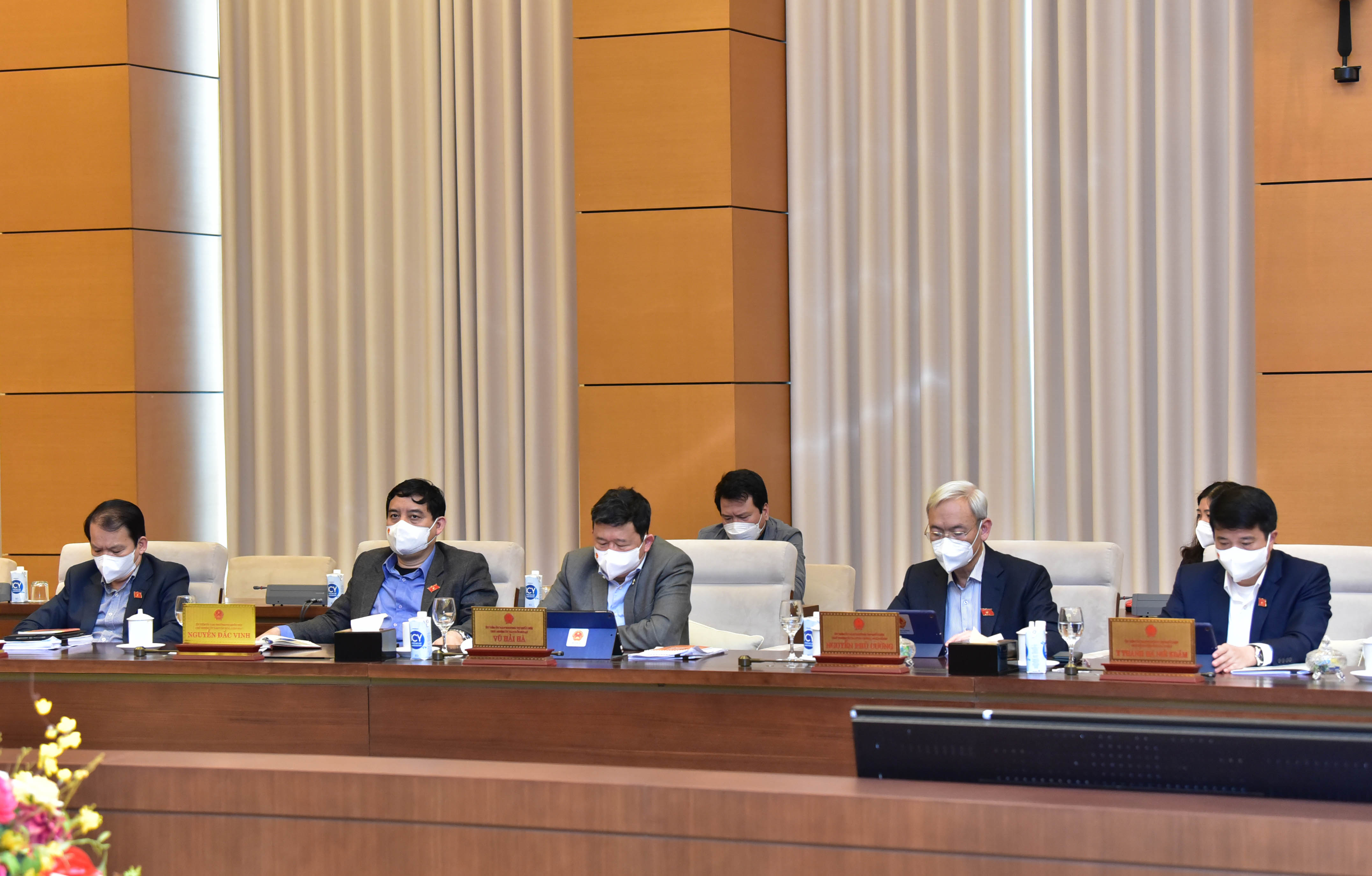 Bế mạc Phiên họp thứ Tám của Ủy ban Thường vụ Quốc hội  